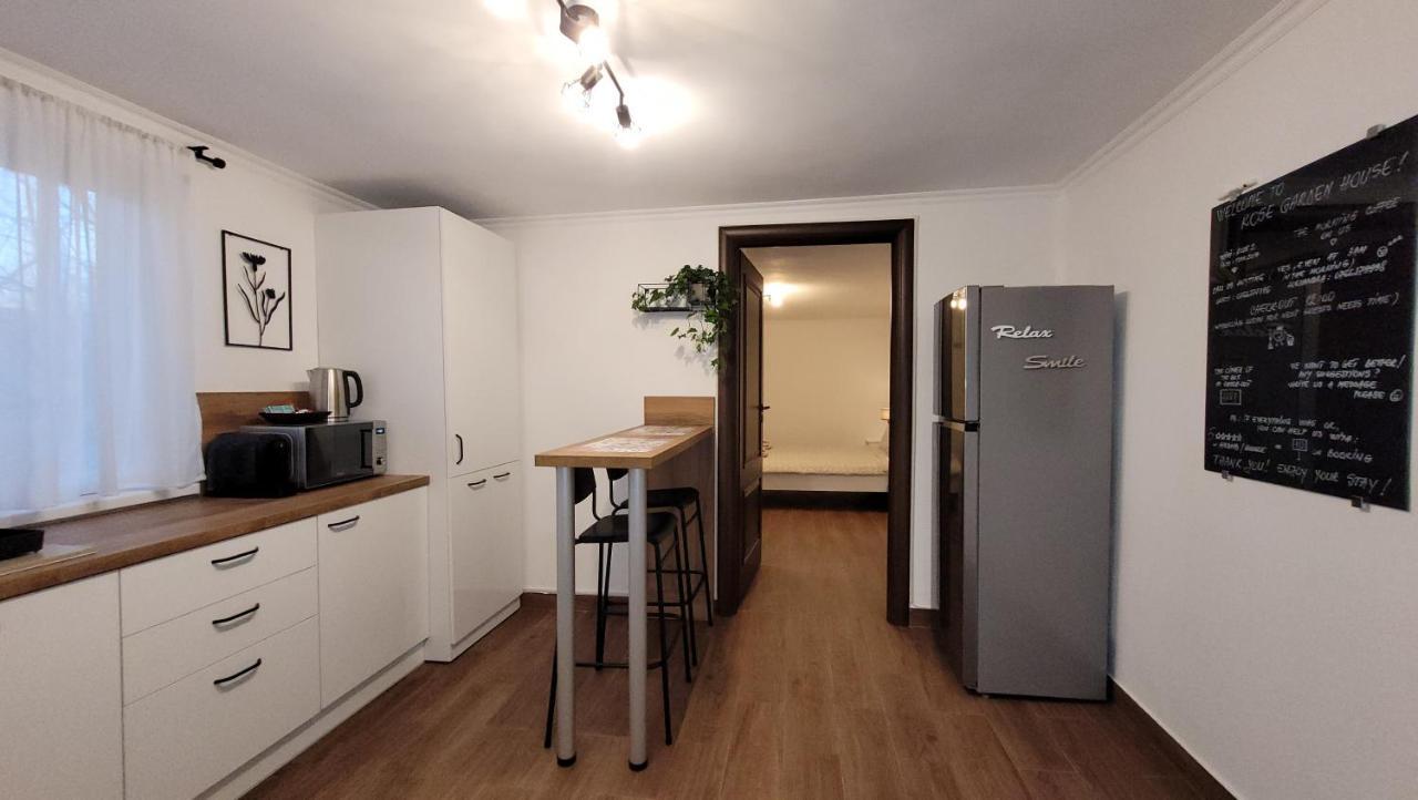 Rose Garden House Apartment Букурещ Екстериор снимка