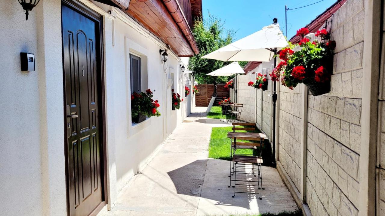 Rose Garden House Apartment Букурещ Екстериор снимка