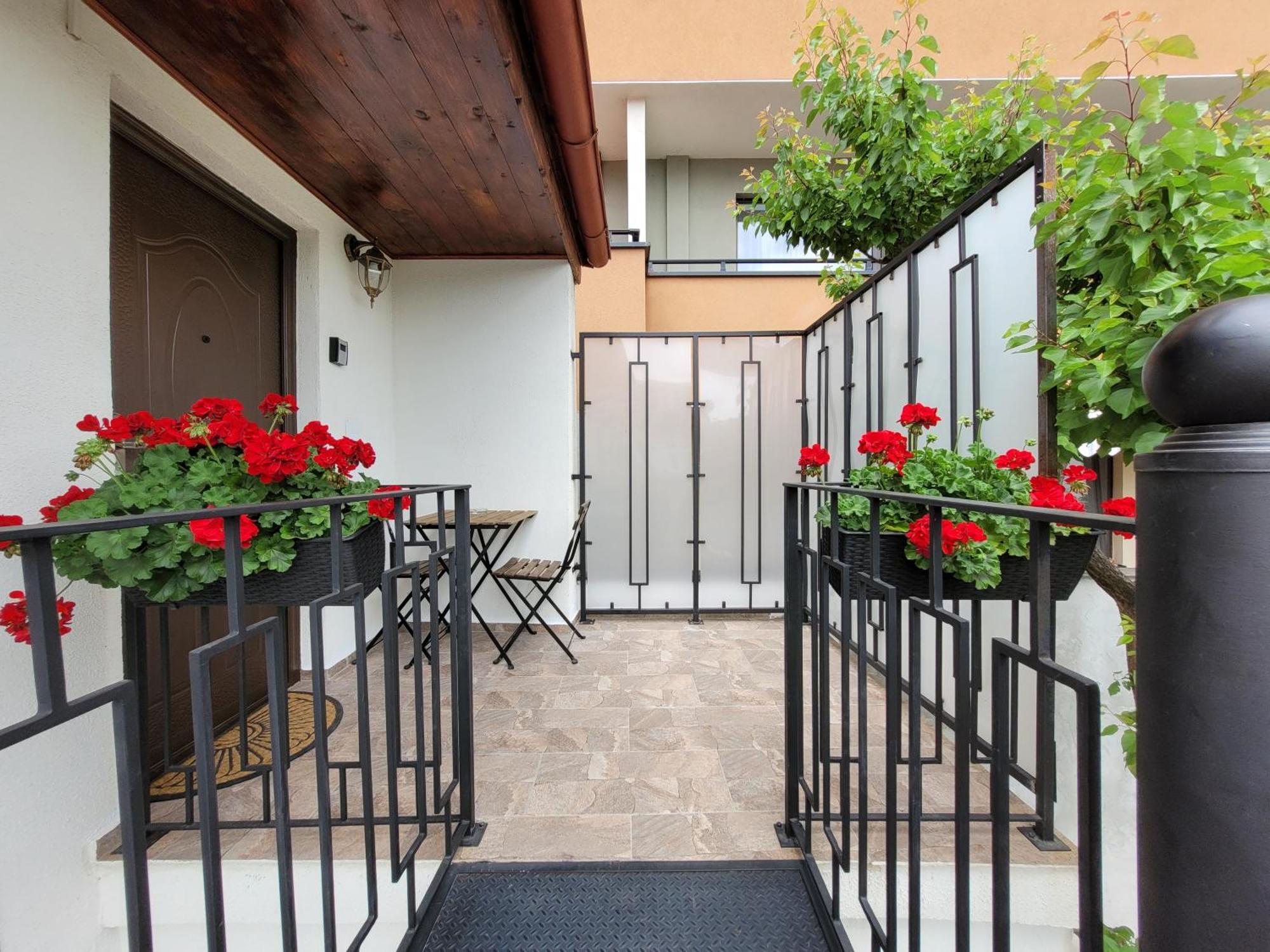Rose Garden House Apartment Букурещ Екстериор снимка
