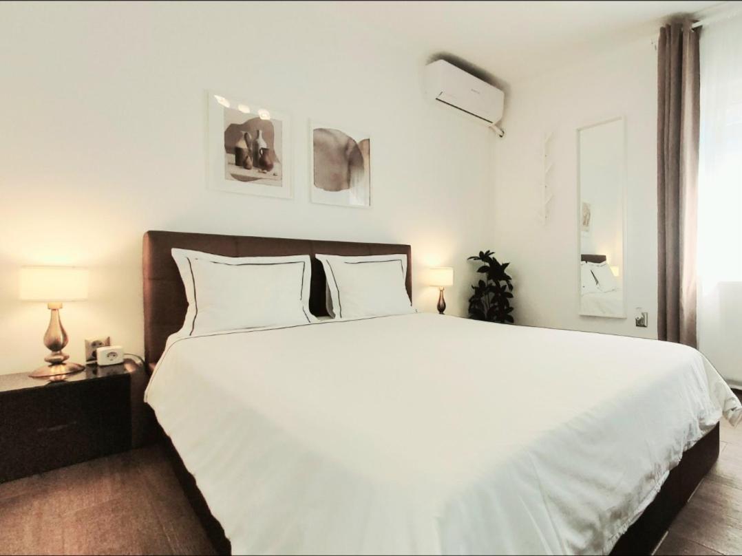 Rose Garden House Apartment Букурещ Екстериор снимка
