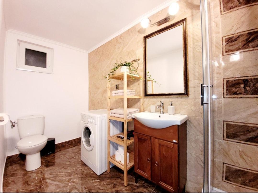 Rose Garden House Apartment Букурещ Екстериор снимка